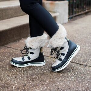 EUC Sorel Snowdance Lace Winter Boots